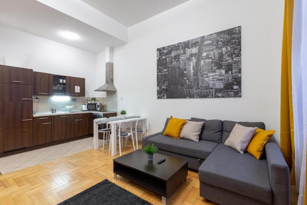 Downtown Home In The Gozsdu Garden Budapest Luaran gambar