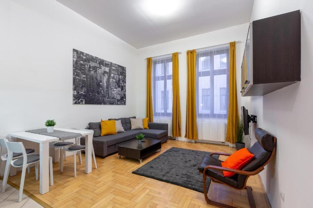 Downtown Home In The Gozsdu Garden Budapest Luaran gambar